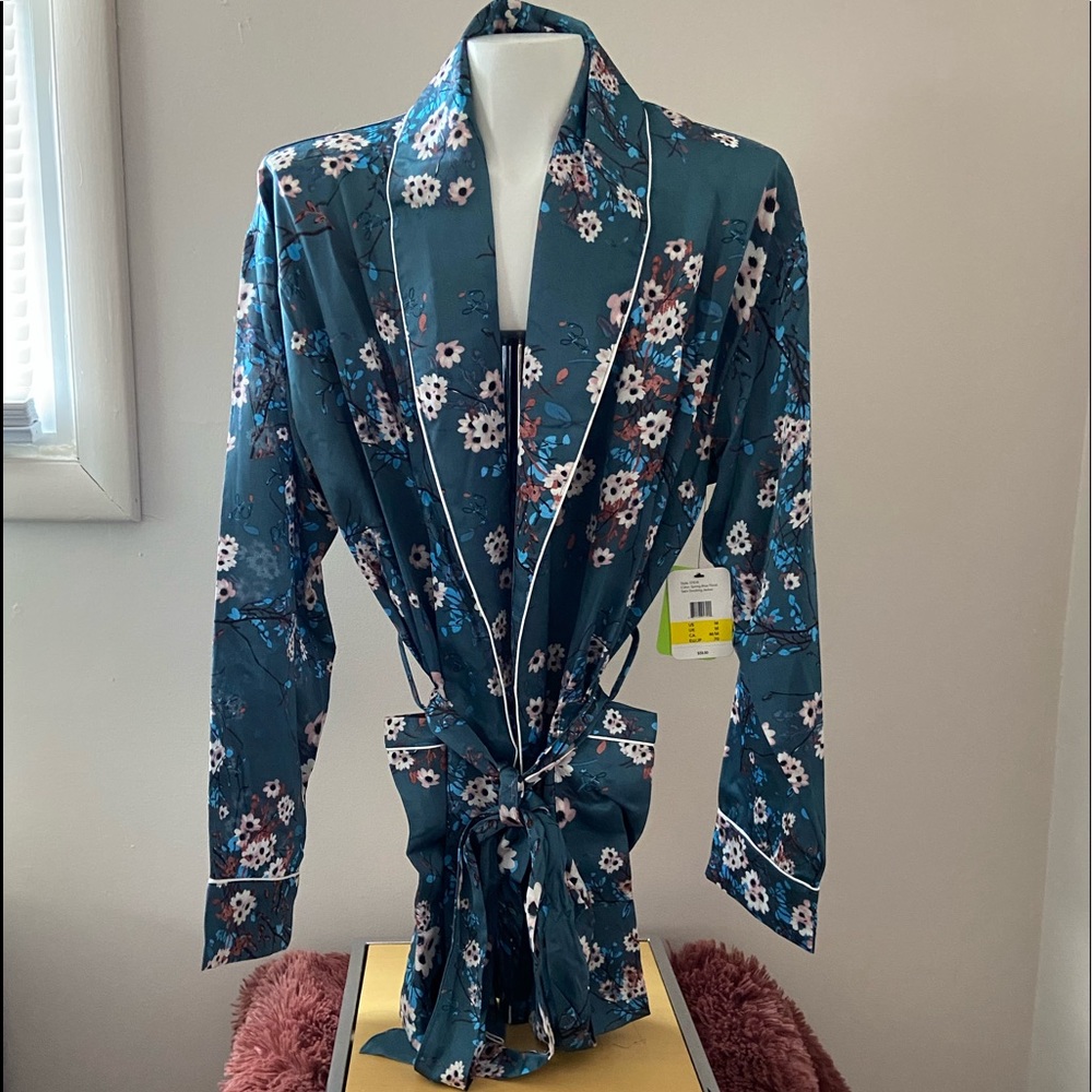 Sam Edelman Womenโs Spring Blue Floral Robe - Picture 4 of 8